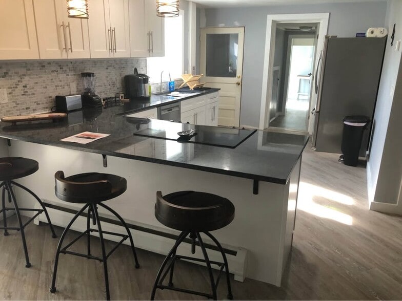 Kitchen - 6117 E Lake Rd