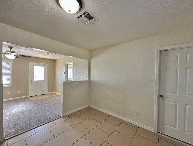 Building Photo - 4 Bedroom