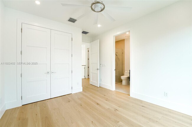 Building Photo - 333 NE Spanish Ct