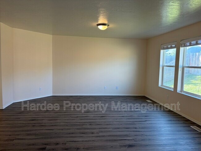 Building Photo - 677 N Kayden Way