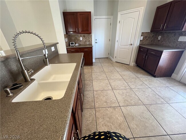 Building Photo - 9460 Glendora Valley St
