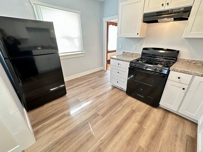 Building Photo - 2798 S Acoma St