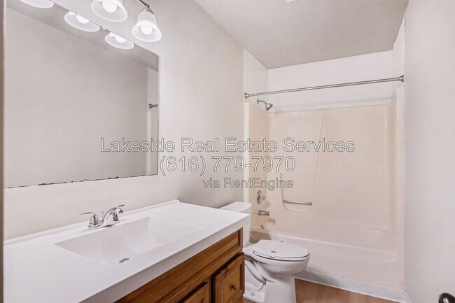 Building Photo - 1011 36th St SW