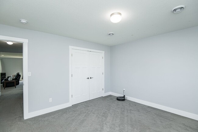 Building Photo - Gorgeous, spacious home on beautiful count...