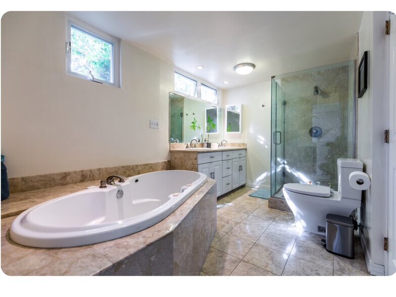 Master bathroom - 15707 Varden St