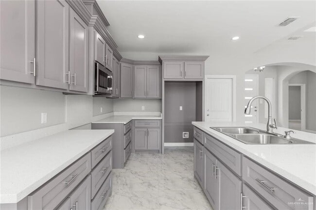 Building Photo - 12 N Playa Del Sol St