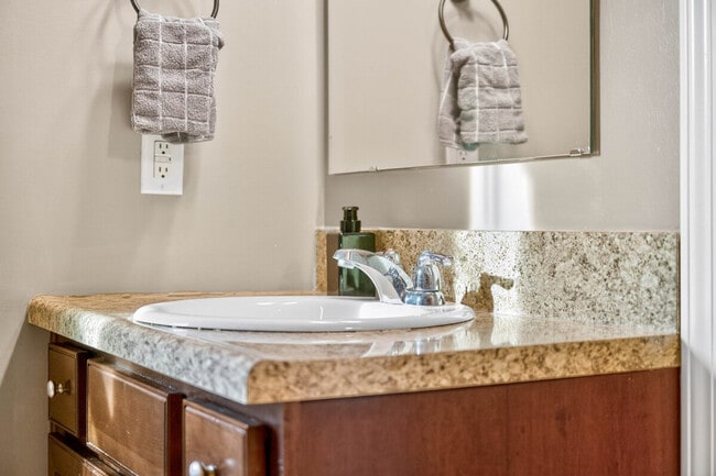 Building Photo - 1961 Creek Bank Dr