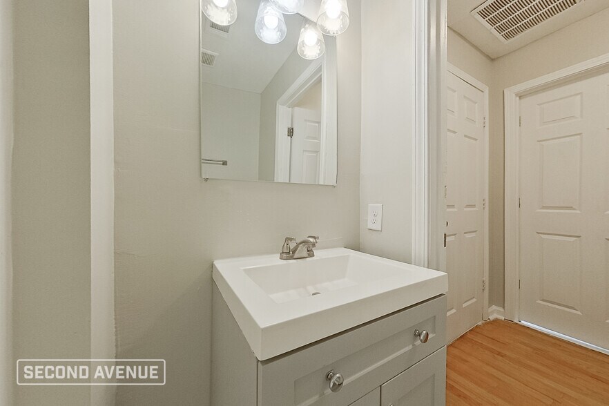 Building Photo - 1328 Eason St NW