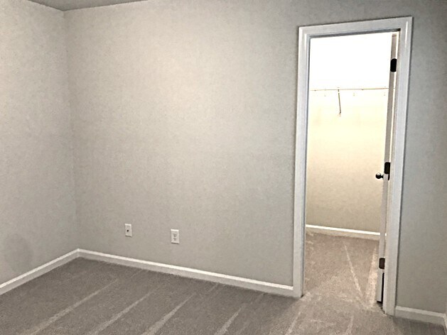 Building Photo - 518 Bush Dr