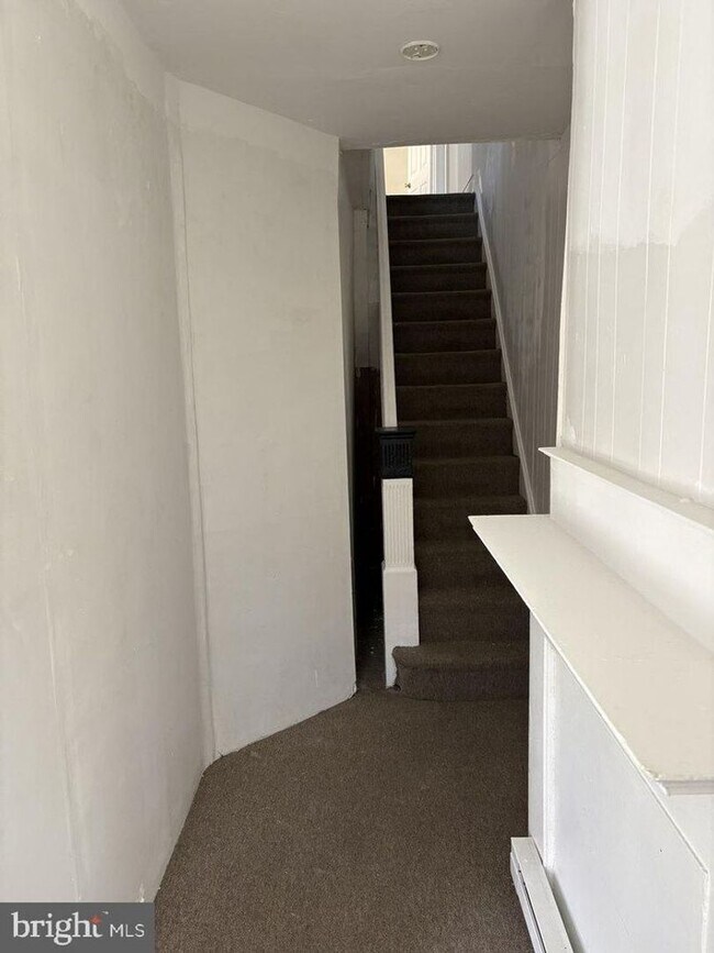 Building Photo - Akings