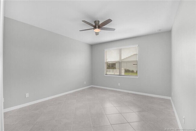 Building Photo - 10550 SW Captiva Dr