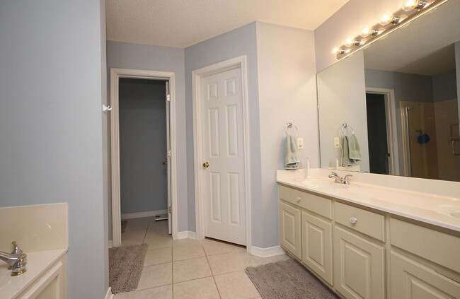 Building Photo - Silver Oaks Community