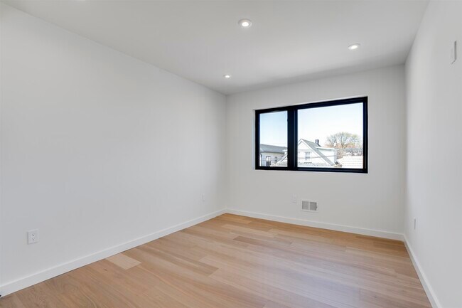 Building Photo - 339 69th St