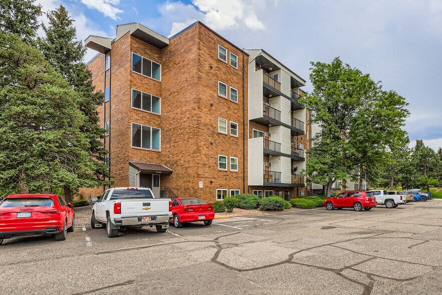 Building Photo - 1250 Golden Cir