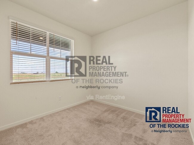 Building Photo - 920 London Wy