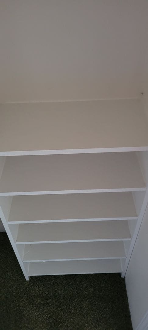 Building Photo - Cozy home on large lot w/fenced backyard