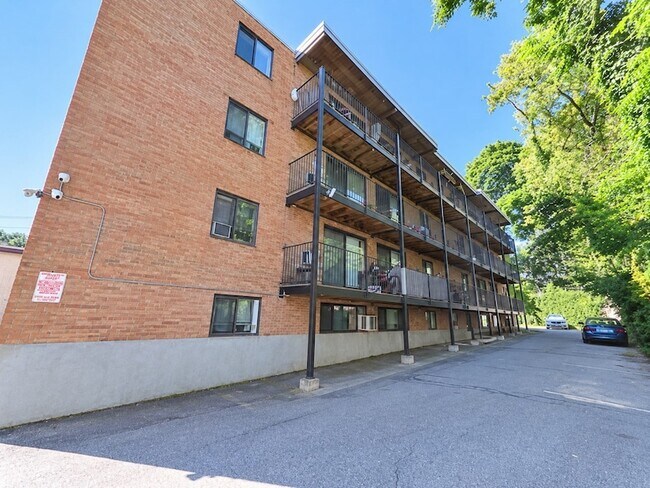 Building Photo - 10 Coffey St