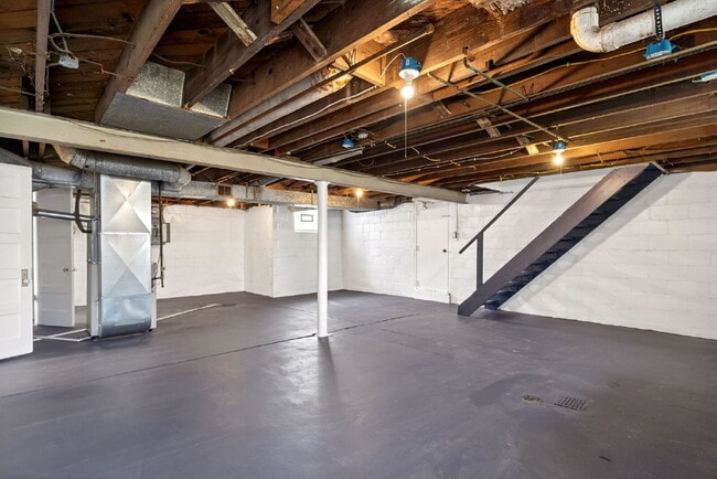 Building Photo - 1930 Stevens Ave