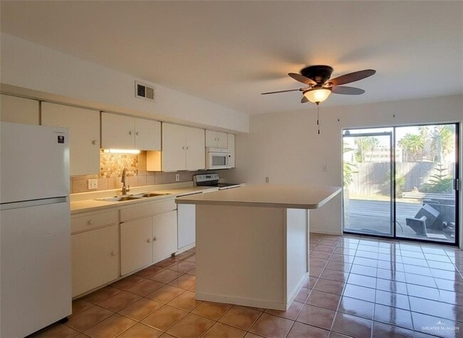 Building Photo - 11 E Cora Lee Dr