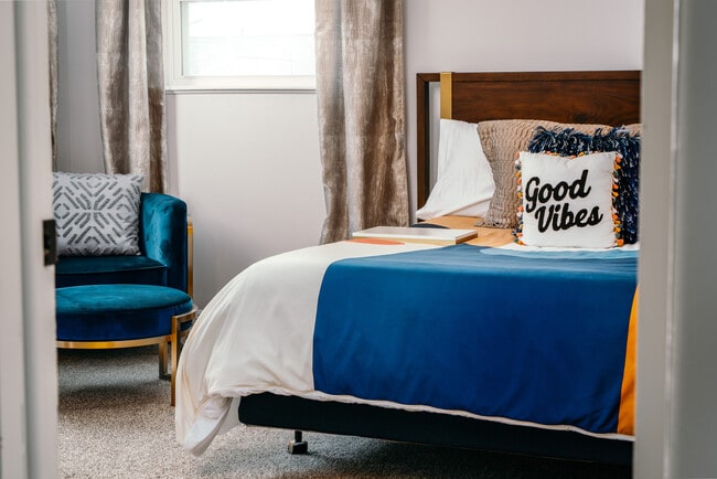 Building Photo - 1605 SE P St