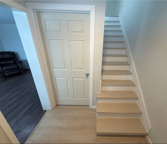 Building Photo - 9 W 9th St