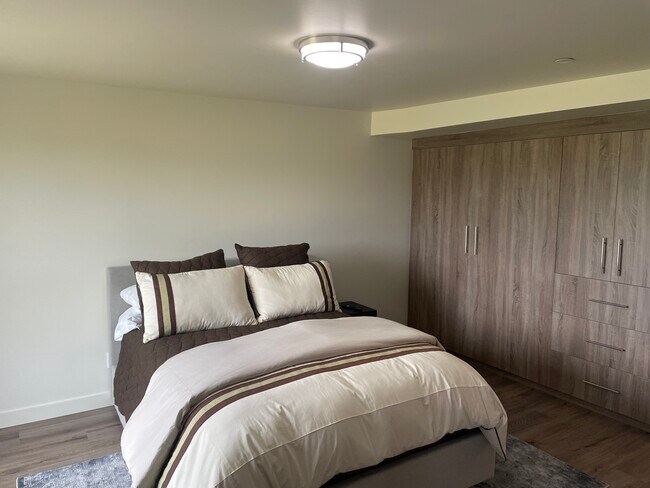 Building Photo - 4554 N Forestdale Dr