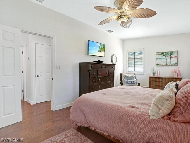 Building Photo - 784 11th St N