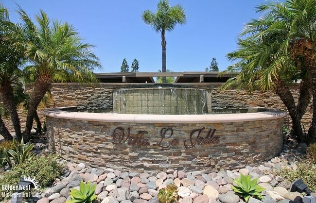 Building Photo - Charming 1Bdm 1Ba Condo in La Jolla