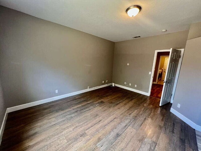 Building Photo - 1605 Paseo Flores Dr