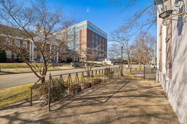 Building Photo - 302 N Church St