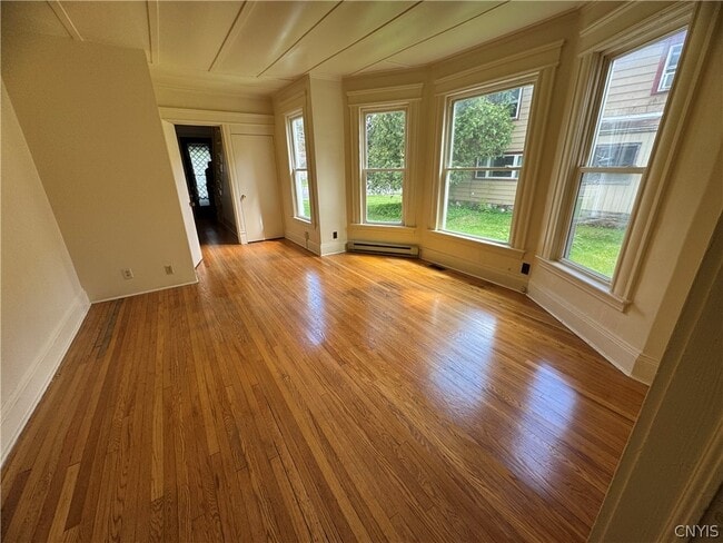 Building Photo - 1714 Valley Dr