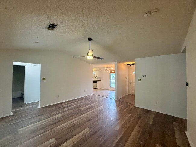 Building Photo - 1015 Allyson Ave