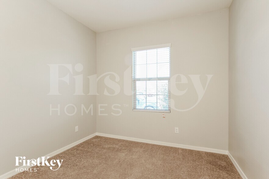 Building Photo - 20037 W Mesquite Dr