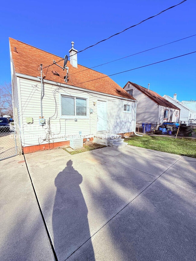 Building Photo - 24612 Berry Ave