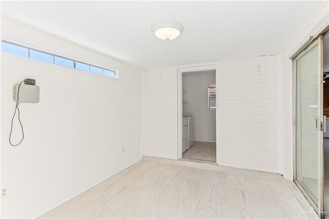 Building Photo - 1022 S Richmond Dr