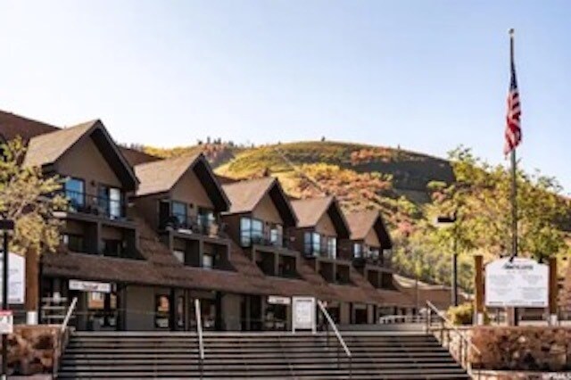 Top Floor closest to the PCMR mountain - 1385 Lowell Ave