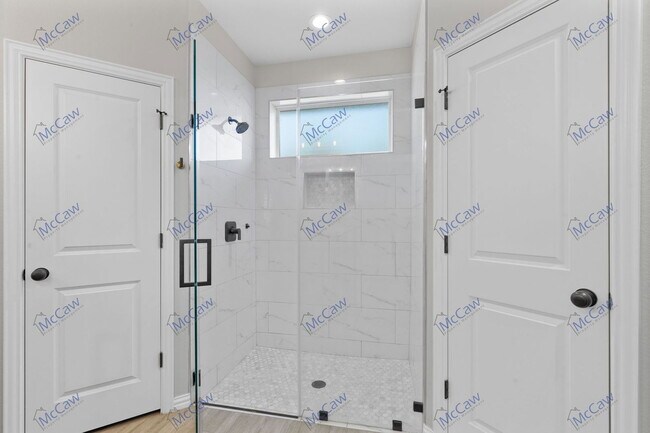 Building Photo - 2524 Creek Dr