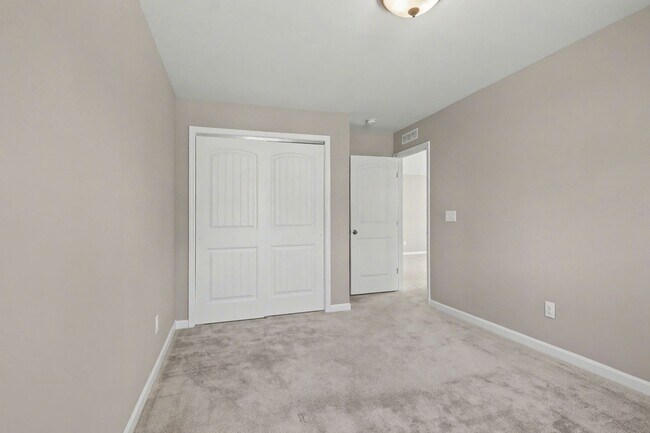 Building Photo - Beautiful 4-Bedroom End-Unit Townhome in West Cary | Open Floor Plan | Prime Location