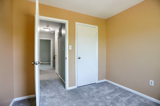 Building Photo - 618 Milford Ct