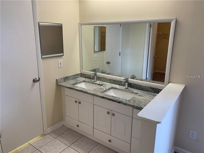 Building Photo - 4913 Rockledge Cir