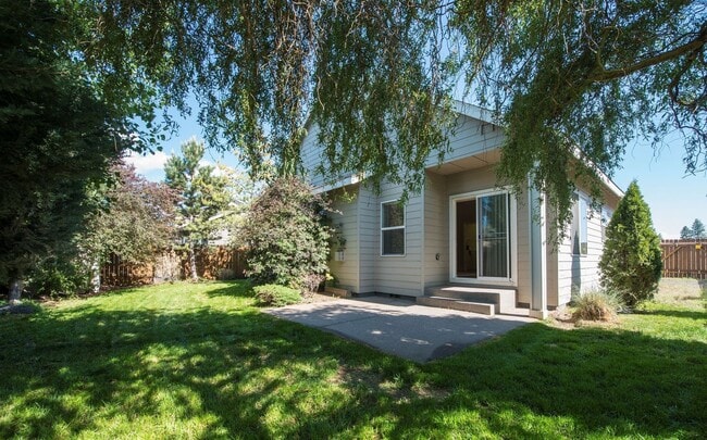 Building Photo - Very nice single level home in NE Bend!  P...