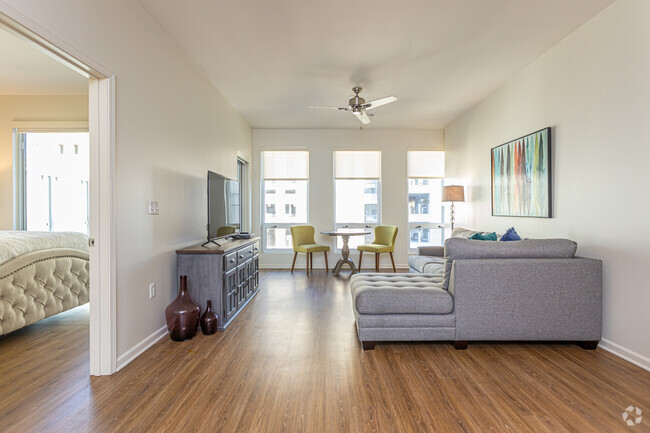 1BR, 1BA - 747SF - Onyx Residences