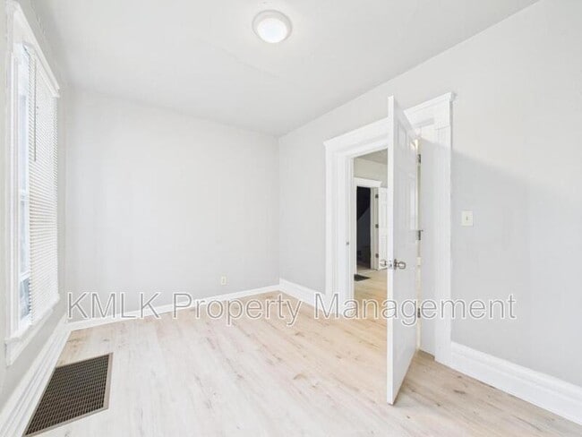 Building Photo - 635 Hazel St