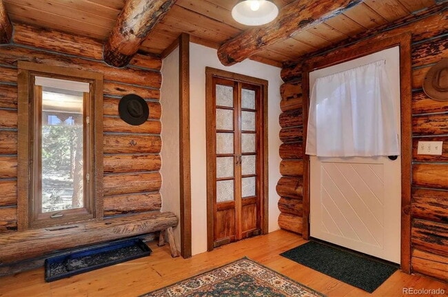 Building Photo - Mountain Log Home for Rent with views and ...