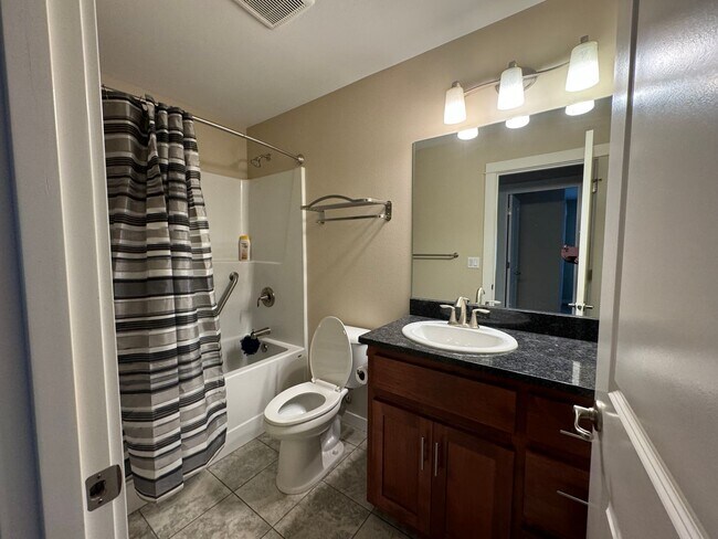 Building Photo - Well maintained, updated 3 bedroom home in quiet neighborhood