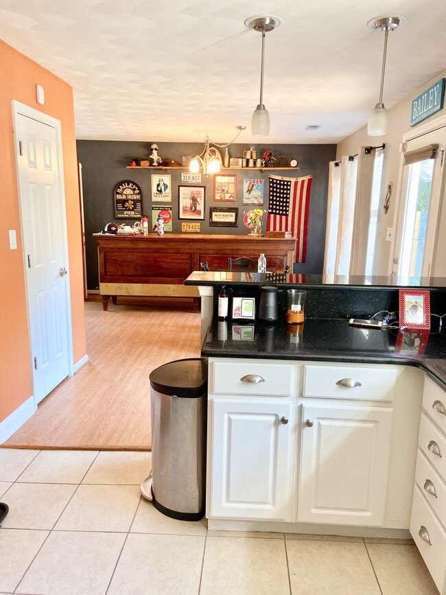 Building Photo - 3BD/2.5BA Home in Chicks Beach with Garage...