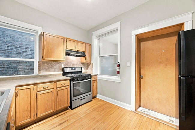 Building Photo - 4930 N Monticello Ave