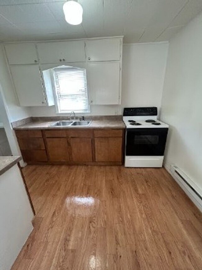 Building Photo - 3804 N Redmond Ave