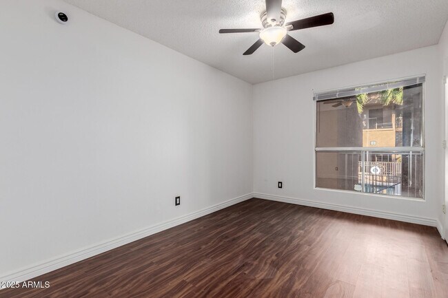 Building Photo - 2625 E Indian School Rd