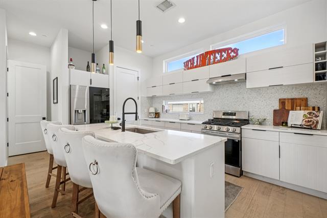 Building Photo - 145 N Henderson Ave